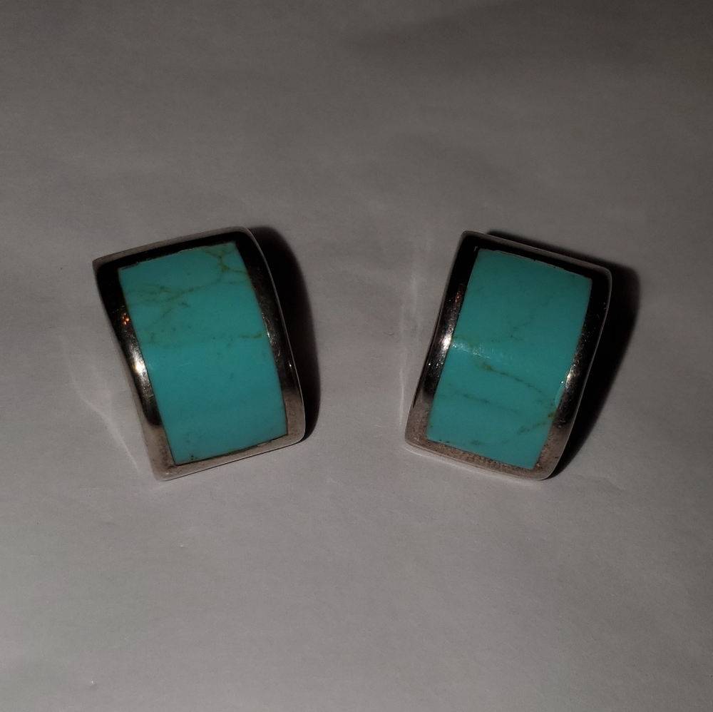 Vintage Mexican ATI Turquoise in .925 silver settings.